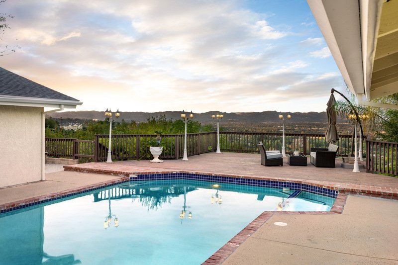 Patio con piscina exterior